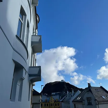 Stylish Big Jugend Art Nouveau With Balcony Heart Of Leilighet